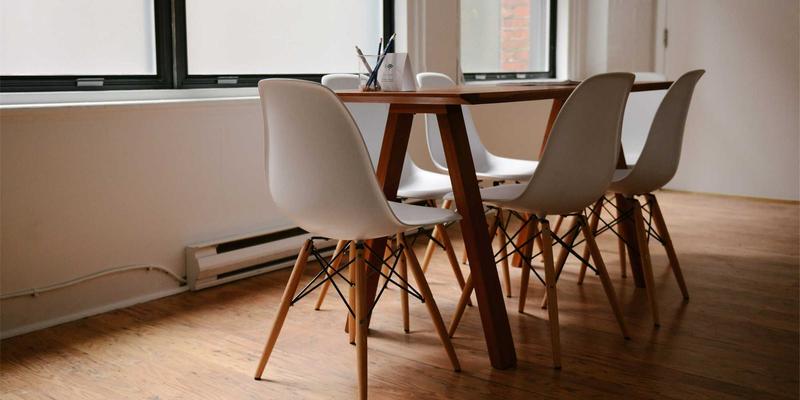 从哲学到政治经济学：恩格斯在马克思主义社会科学体系化中的关键作用