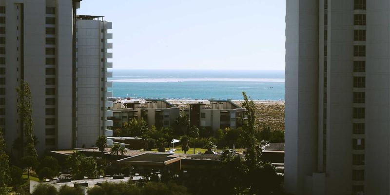 恩格斯住宅问题论述的政治经济学解析及其对当代城市危机的启示