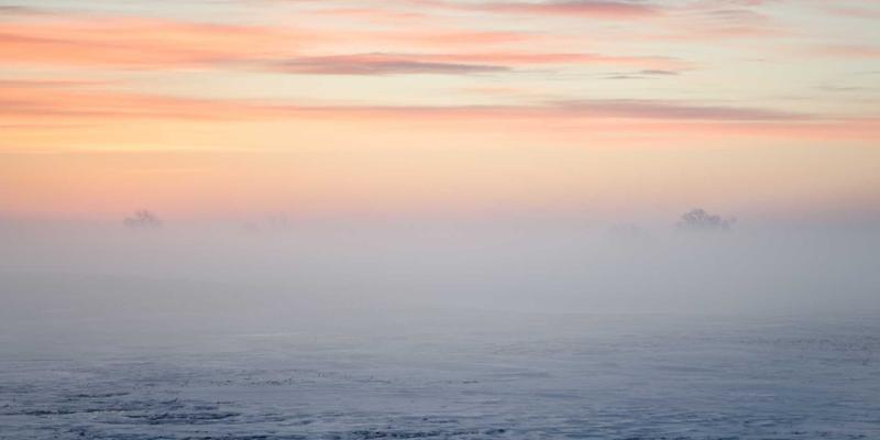 恩格斯在马克思主义政治经济学形成中的关键作用：批判理论与社会发展的科学基石