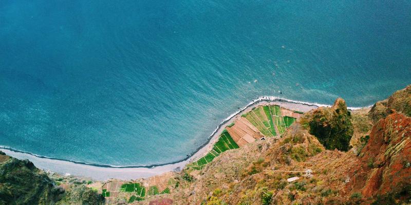 批判与构建：恩格斯对杜林哲学的批判如何推动马克思主义系统化与社会发展理论的形成